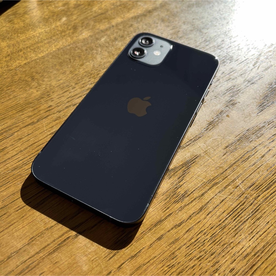 【本体・美品】iPhone12 SIMフリー 128GB ブラック スマホ/家電/カメラのスマートフォン/携帯電話(スマートフォン本体)の商品写真
