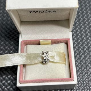 パンドラ(PANDORA)のPANDORA パンドラ　花チャーム　スペンサー(チャーム)