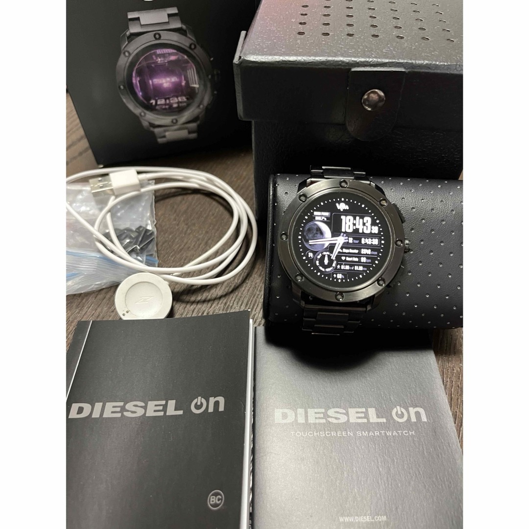 DIESEL(ディーゼル)のディーゼルスマートウォッチDZT2017 メンズの時計(腕時計(デジタル))の商品写真