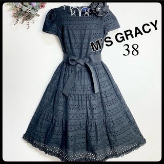 エムズグレイシー(M'S GRACY)の美品★エムズグレイシー　総レース　半袖ワンピース  リボン　フリル　38(ひざ丈ワンピース)