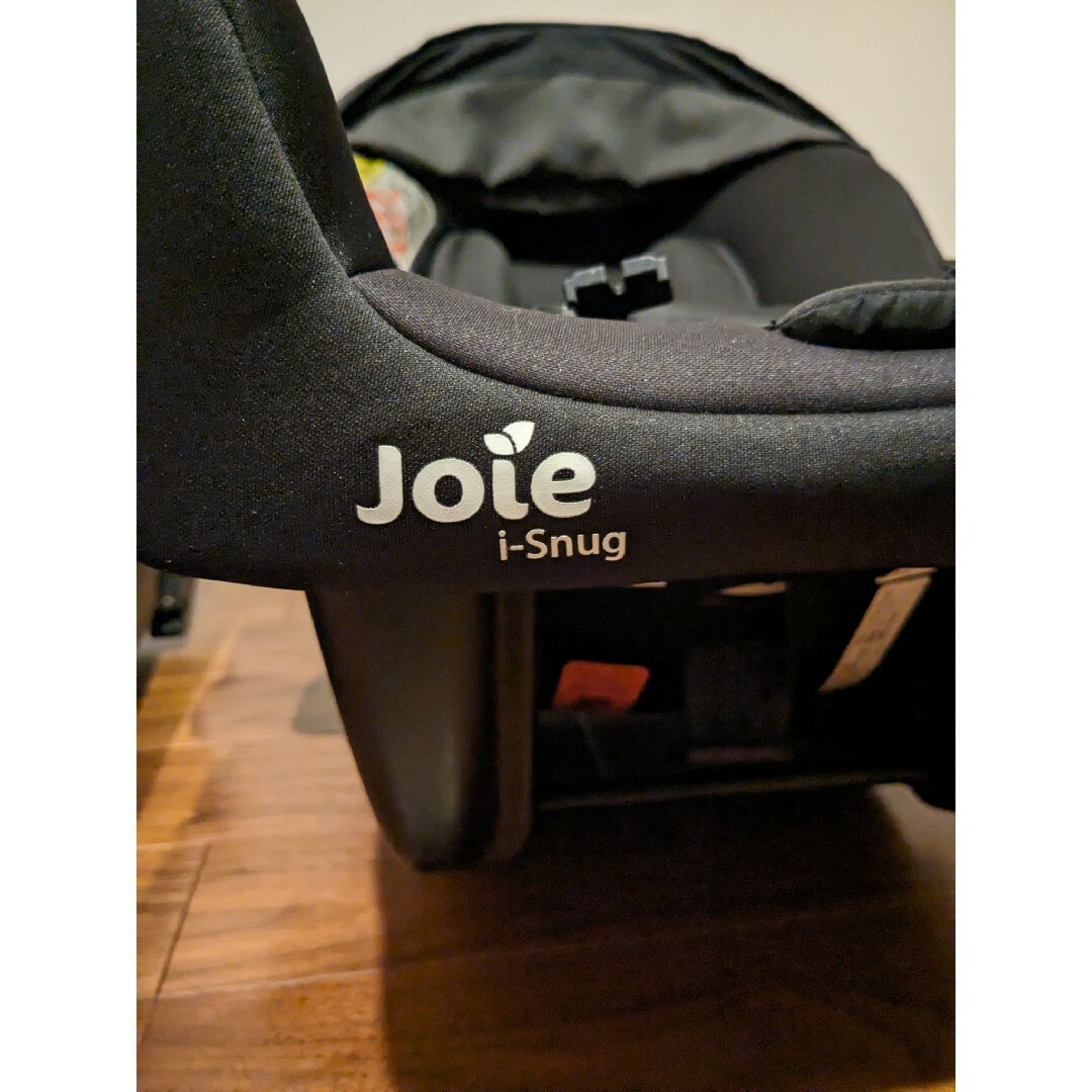 Joie (ベビー用品)(ジョイー)のjoie i-base i-snug ジョイー　アイベース　チャイルドシート キッズ/ベビー/マタニティの外出/移動用品(自動車用チャイルドシート本体)の商品写真