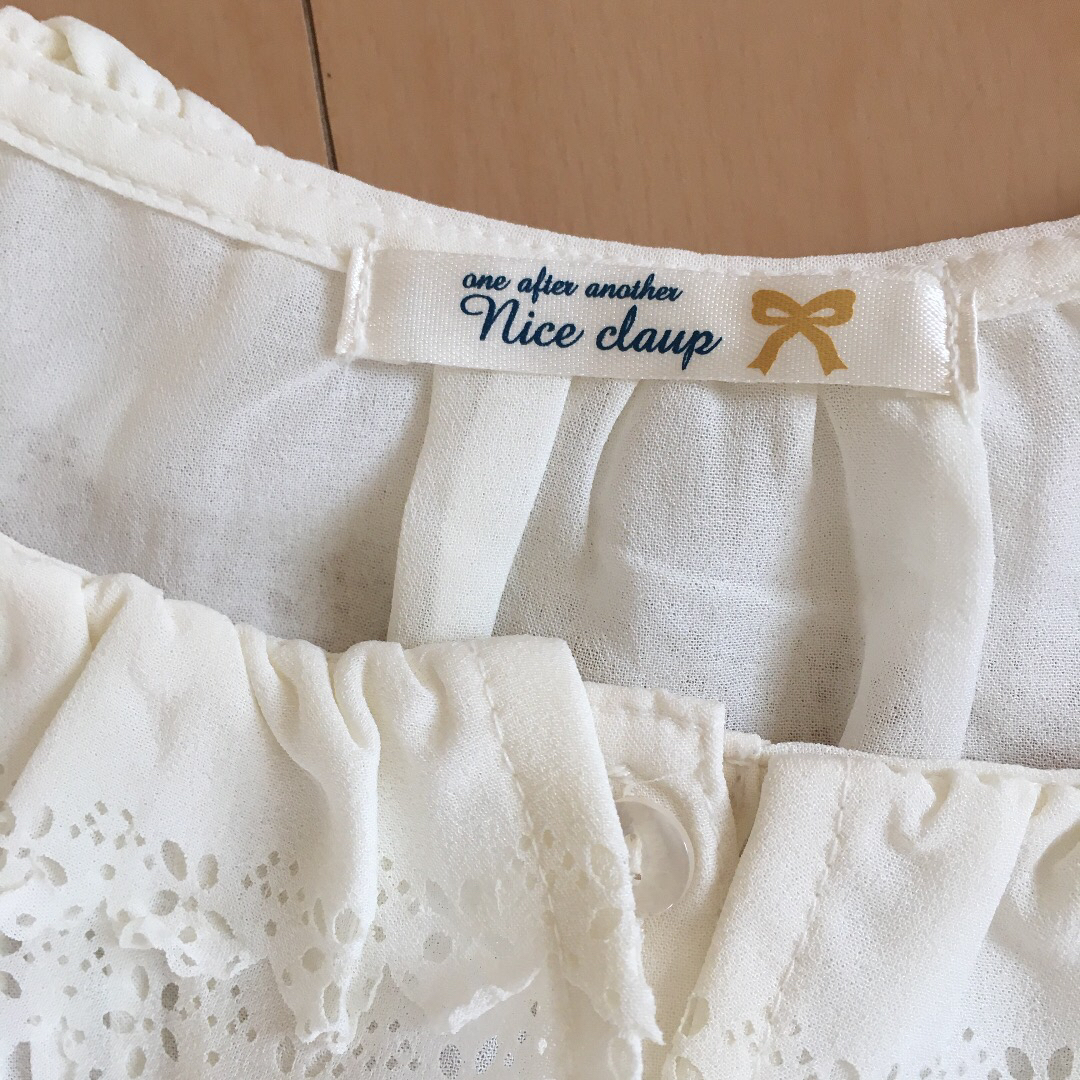 NICE CLAUP(ナイスクラップ)の半袖ブラウス トップカットソー 花柄 レース シースルー 透け感 白 レディースのトップス(シャツ/ブラウス(半袖/袖なし))の商品写真