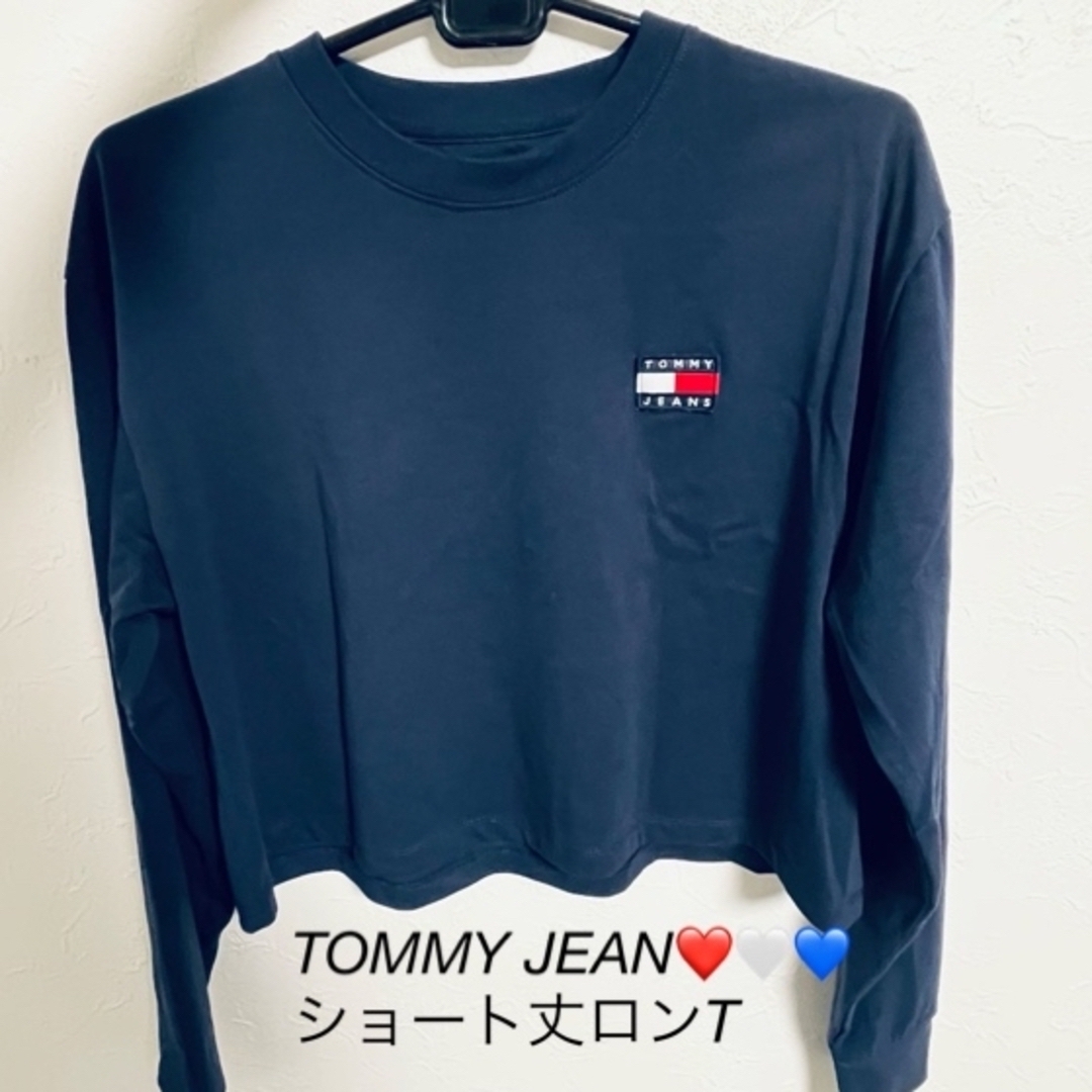 TOMMY JEANS(トミージーンズ)のTOMMY JEANS ロゴワッペン ショート丈　ロンT未使用品 レディースのトップス(Tシャツ(長袖/七分))の商品写真