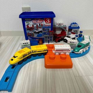 バンダイ(BANDAI)のブロックラボ　パトカーと消防車ブロックバケツ　電車セット(積み木/ブロック)