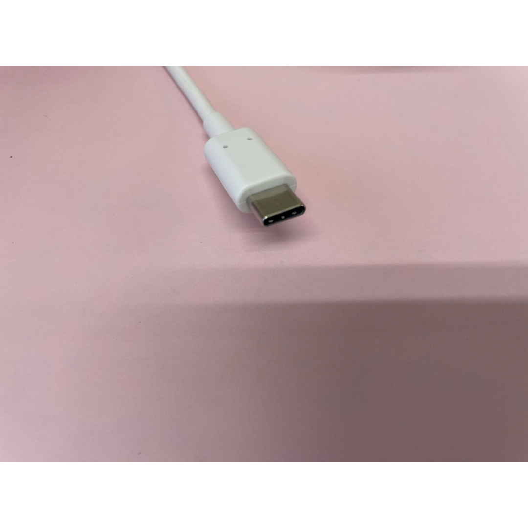 au(エーユー)の新品未使用【au純正】TypeC共通ACアダプタ02  USB Type-C スマホ/家電/カメラのスマートフォン/携帯電話(バッテリー/充電器)の商品写真