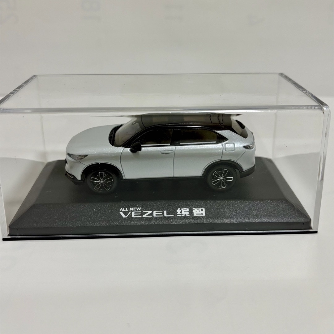 ヴェゼル Playグレード 1/43ミニカー 個人輸入品 ダイキャスト エンタメ/ホビーのおもちゃ/ぬいぐるみ(ミニカー)の商品写真