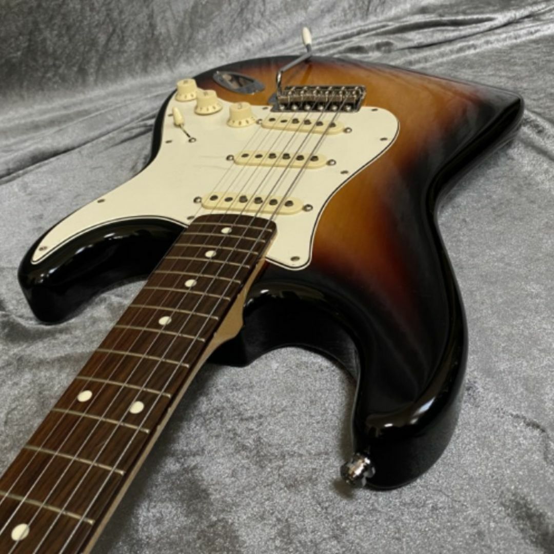 Fender(フェンダー)の美品 Fender Japan トラディショナル60sストラト 2020年製 楽器のギター(エレキギター)の商品写真