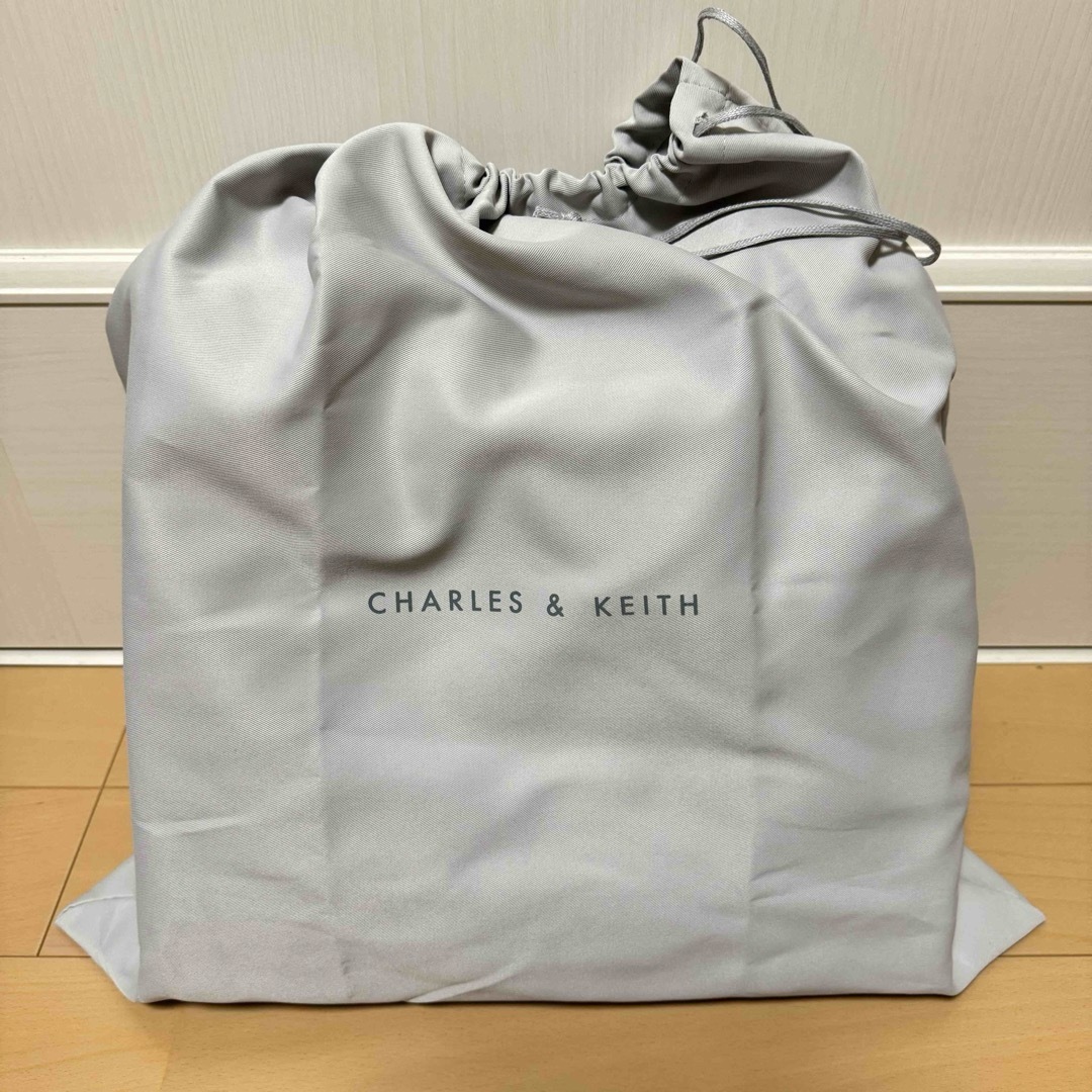 Charles and Keith(チャールズアンドキース)のCHARLES&KEITH クラシックダブルハンドル トートバッグ アボカド レディースのバッグ(トートバッグ)の商品写真
