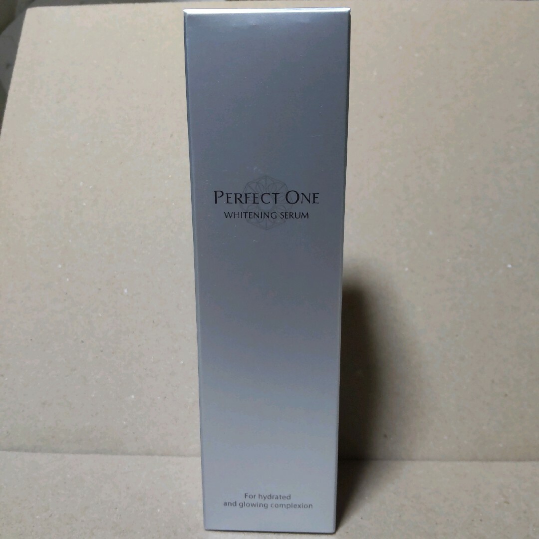 PERFECT ONE(パーフェクトワン)のパーフェクトワン 薬用 ホワイトニングセラム 美容液 未開封新品 コスメ/美容のスキンケア/基礎化粧品(美容液)の商品写真