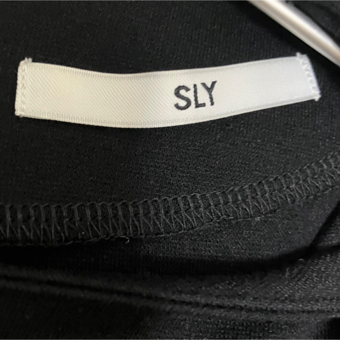 SLY(スライ)のsly CURVED SLEEVE WAIST TUCK OP  レディースのワンピース(ミニワンピース)の商品写真