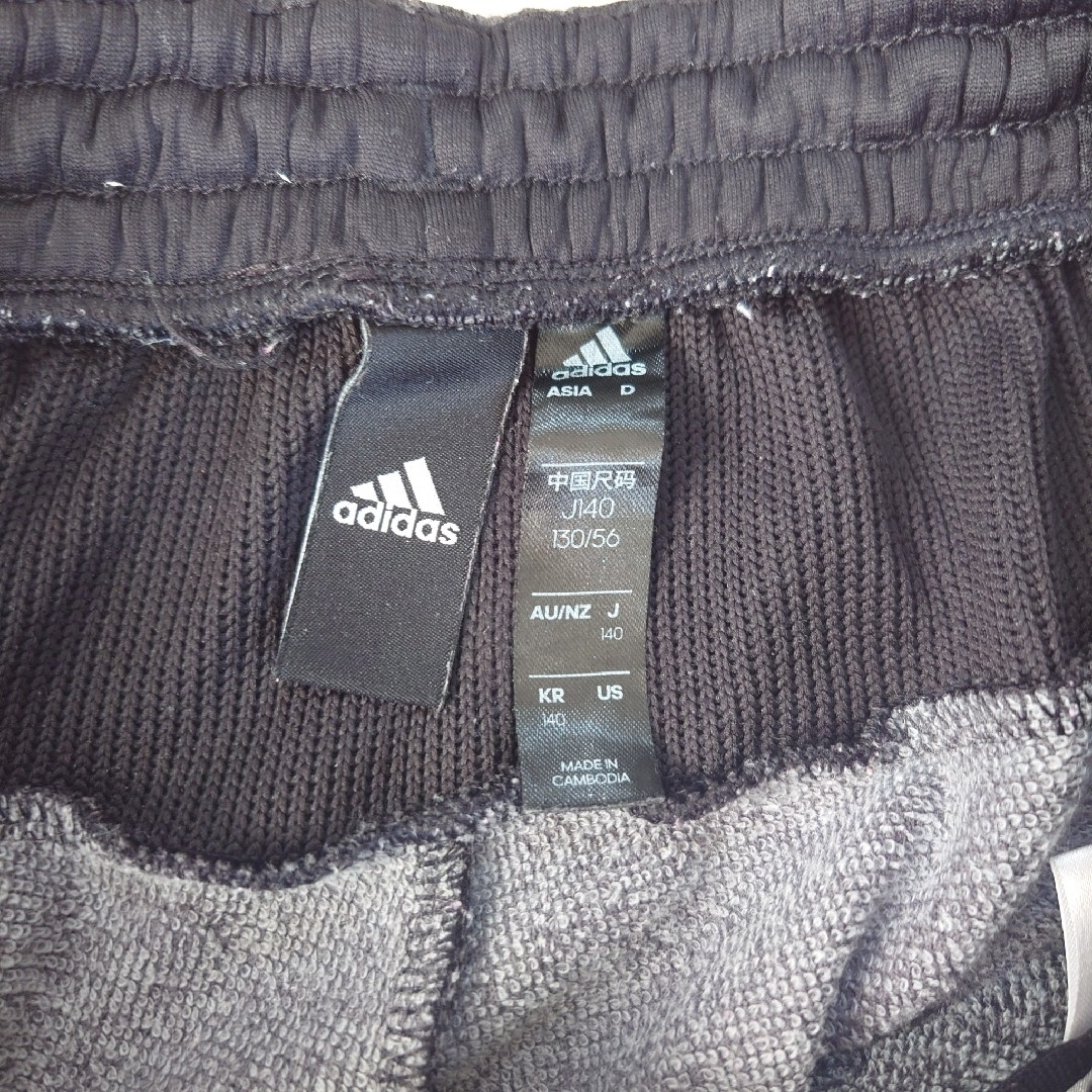 adidas(アディダス)のadidas  ジャージ上下セット　150.140サイズ違い キッズ/ベビー/マタニティのキッズ服男の子用(90cm~)(その他)の商品写真