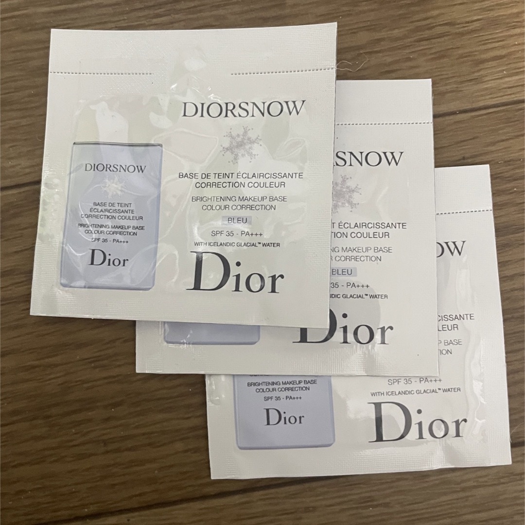 Dior(ディオール)のディオール　スノーメイクアップベースUV35 ブルー コスメ/美容のベースメイク/化粧品(化粧下地)の商品写真
