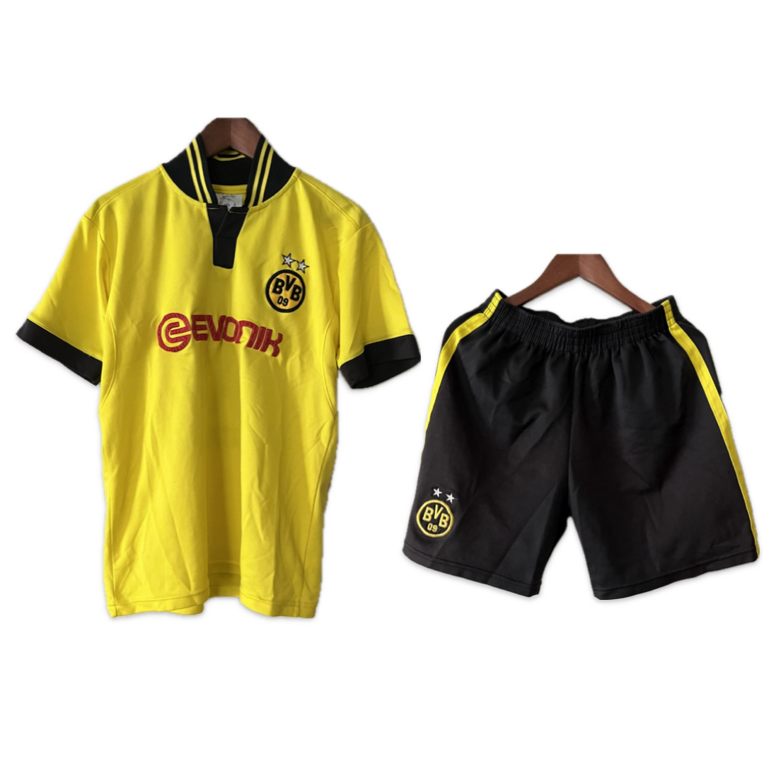 BVB 10  サッカー　キッズ　xl ユニフォーム　上下セット スポーツ/アウトドアのサッカー/フットサル(ウェア)の商品写真