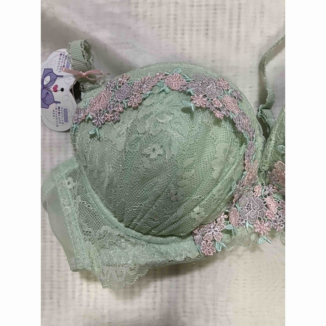 E70 リリアージュココ　花柄刺繍×レース　ブラジャーのみ　グリーン レディースの下着/アンダーウェア(ブラ)の商品写真