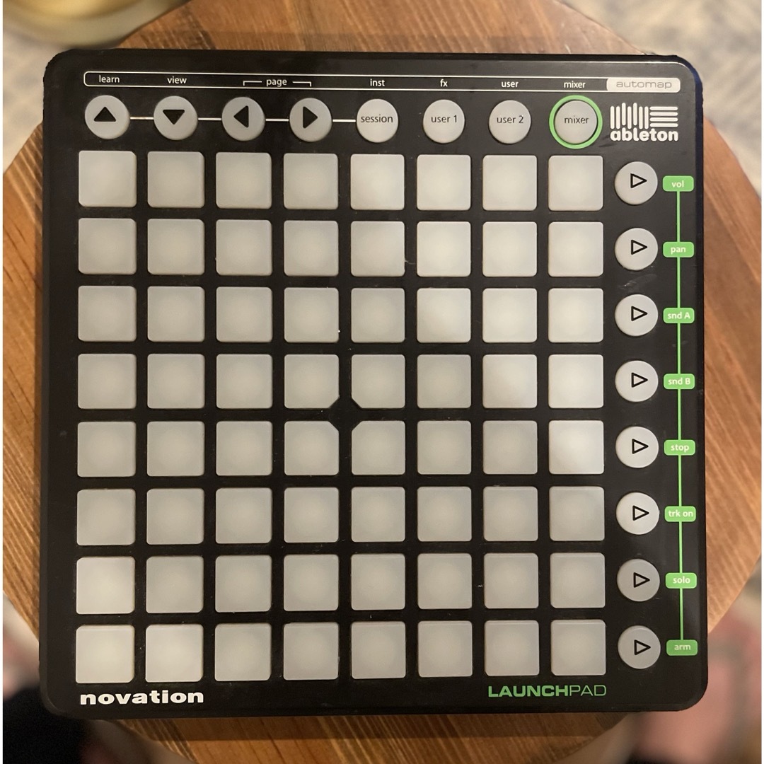 novation(ノベーション)のableton novation LAUNCHPAD 楽器のDTM/DAW(MIDIコントローラー)の商品写真