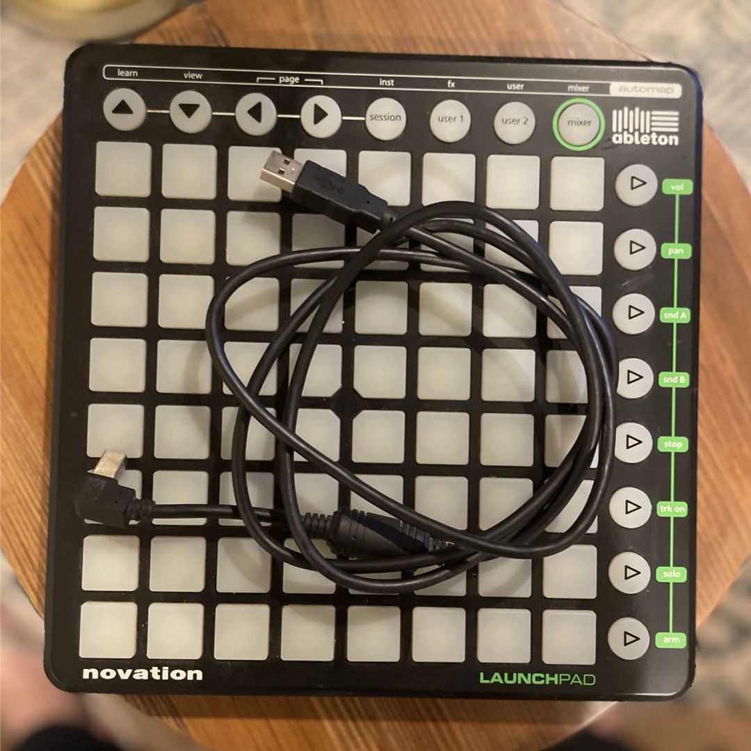 novation(ノベーション)のableton novation LAUNCHPAD 楽器のDTM/DAW(MIDIコントローラー)の商品写真