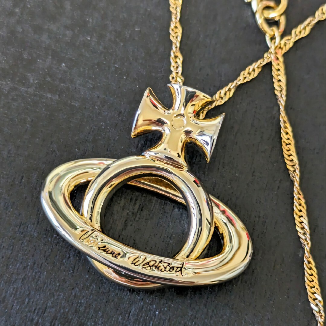 Vivienne Westwood(ヴィヴィアンウエストウッド)のvivienne westwood オーブ グラスホルダーネックレス ゴールド レディースのアクセサリー(ネックレス)の商品写真