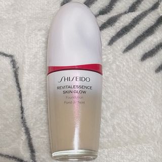 SHISEIDO エッセンス スキングロウ ファンデーション 320