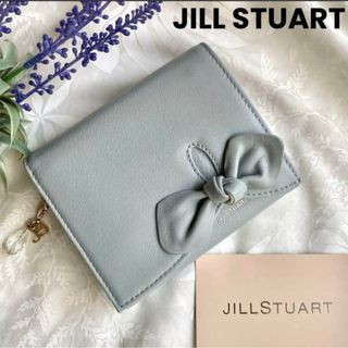 JILLSTUART - 【新品】ジルスチュアート リボン二つ折り財布 BOX小銭入 サックス 水色 牛革