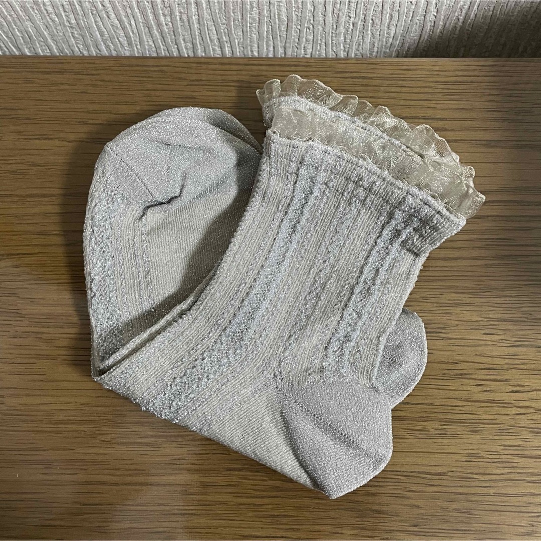 tutuanna(チュチュアンナ)の靴下 ソックス レディース シルバーラメ チュールフリル 白色 チュチュアンナ レディースのレッグウェア(ソックス)の商品写真