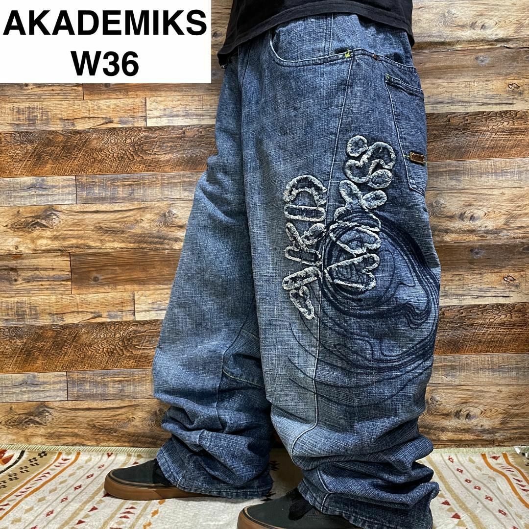 AKADEMIKS(アカデミクス)のアカデミクスバギーデニムy2k極太w36ストリートb系ジーンズオーバーサイズ刺繍 メンズのパンツ(デニム/ジーンズ)の商品写真