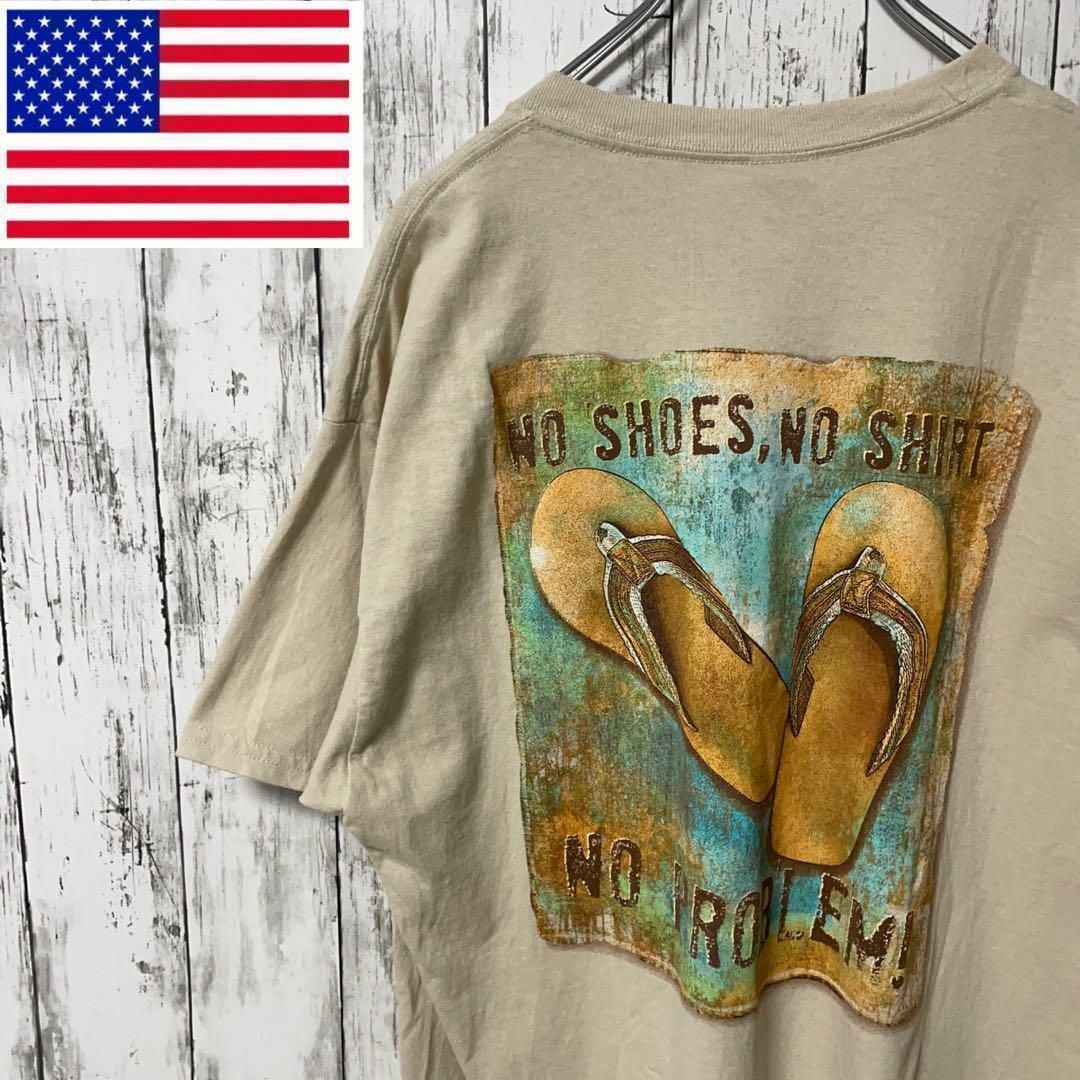 GILDAN アメリカ古着 ビッグプリント草履柄Tシャツ ベージュ メンズ メンズのトップス(Tシャツ/カットソー(半袖/袖なし))の商品写真