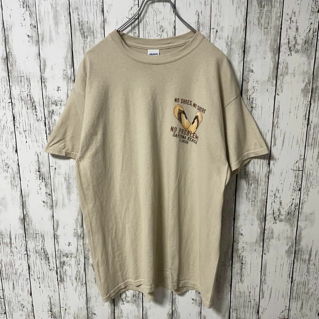 GILDAN アメリカ古着 ビッグプリント草履柄Tシャツ ベージュ メンズ メンズのトップス(Tシャツ/カットソー(半袖/袖なし))の商品写真