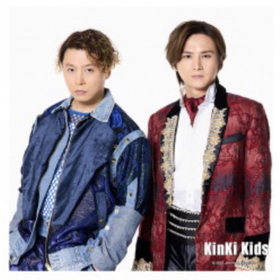 KinKi Kids(キンキキッズ)の新品送料込みKinki Kids集合ましかくフォト2022-2023 エンタメ/ホビーのタレントグッズ(アイドルグッズ)の商品写真