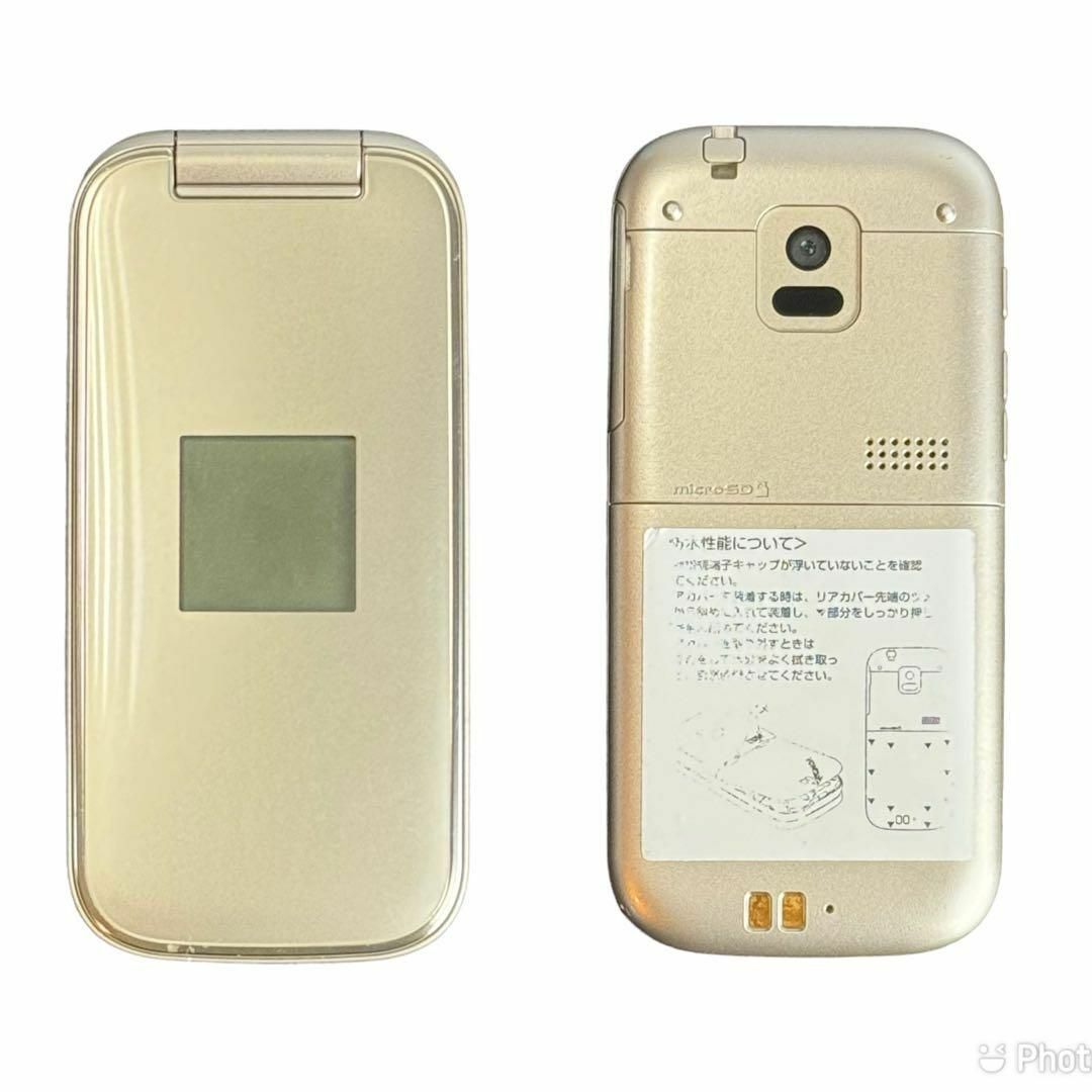 ドコモ　docomo らくらくホン　F-01G［ゴールド］ スマホ/家電/カメラのスマートフォン/携帯電話(携帯電話本体)の商品写真