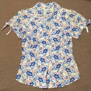 ゲス(GUESS)のGuessゲス 花柄 シャツXS(シャツ/ブラウス(半袖/袖なし))