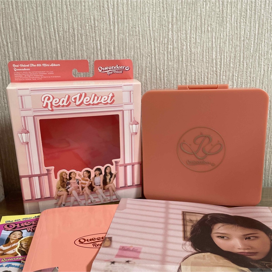 velvet(ベルベット)のRedVelvet アルバム Queendom トレカ 写真集 ポスター シール エンタメ/ホビーのCD(K-POP/アジア)の商品写真