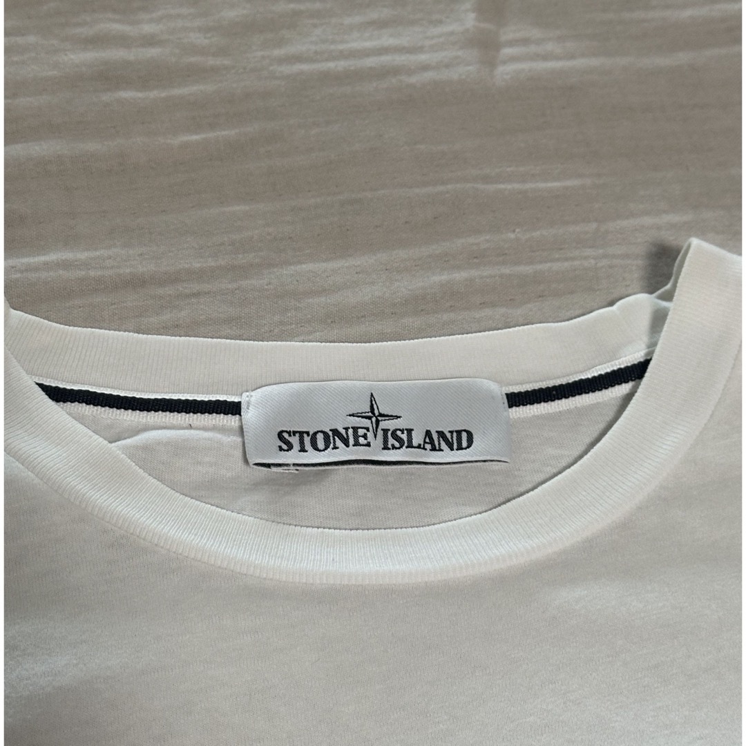 STONE ISLAND(ストーンアイランド)のstone island tシャツ　ホワイト　Mサイズ メンズのトップス(Tシャツ/カットソー(半袖/袖なし))の商品写真