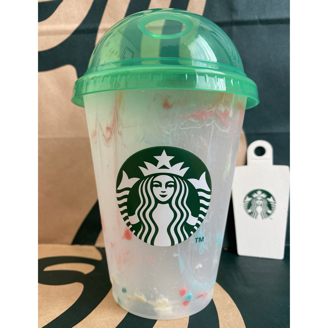Starbucks Coffee(スターバックスコーヒー)のスターバックス　カラーチェンジングリユーザブルコールドカップグリーン473ml インテリア/住まい/日用品のキッチン/食器(タンブラー)の商品写真