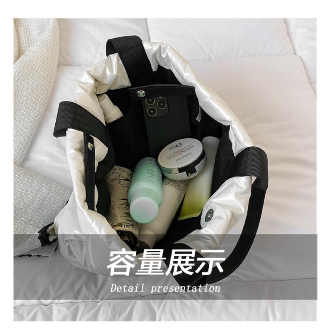 シルバー　トートバッグ ハンドバッグ ショッピング 光沢 韓国 人気 　シルバー レディースのバッグ(トートバッグ)の商品写真