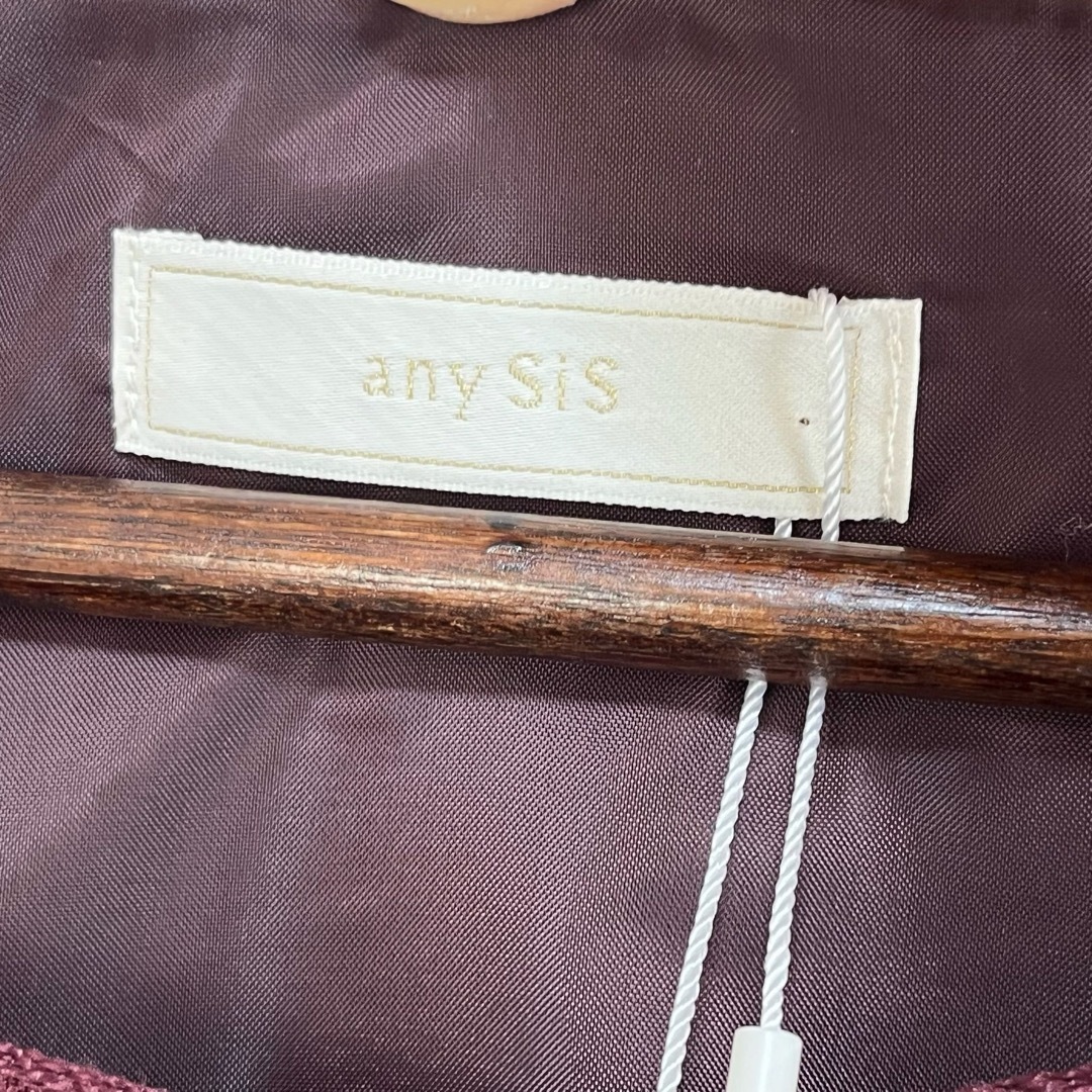 anySiS(エニィスィス)の未使用タグ付 any SIS ワンピース バーガンディ サイズ2 オンワード レディースのワンピース(ひざ丈ワンピース)の商品写真