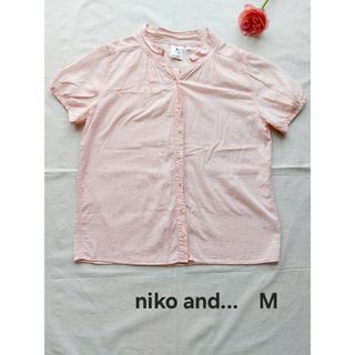 ニコアンド(niko and...)のniko and…　綿100%　薄ピンク　涼しげ半袖シャツ　ヘンリーネック　M(シャツ/ブラウス(半袖/袖なし))