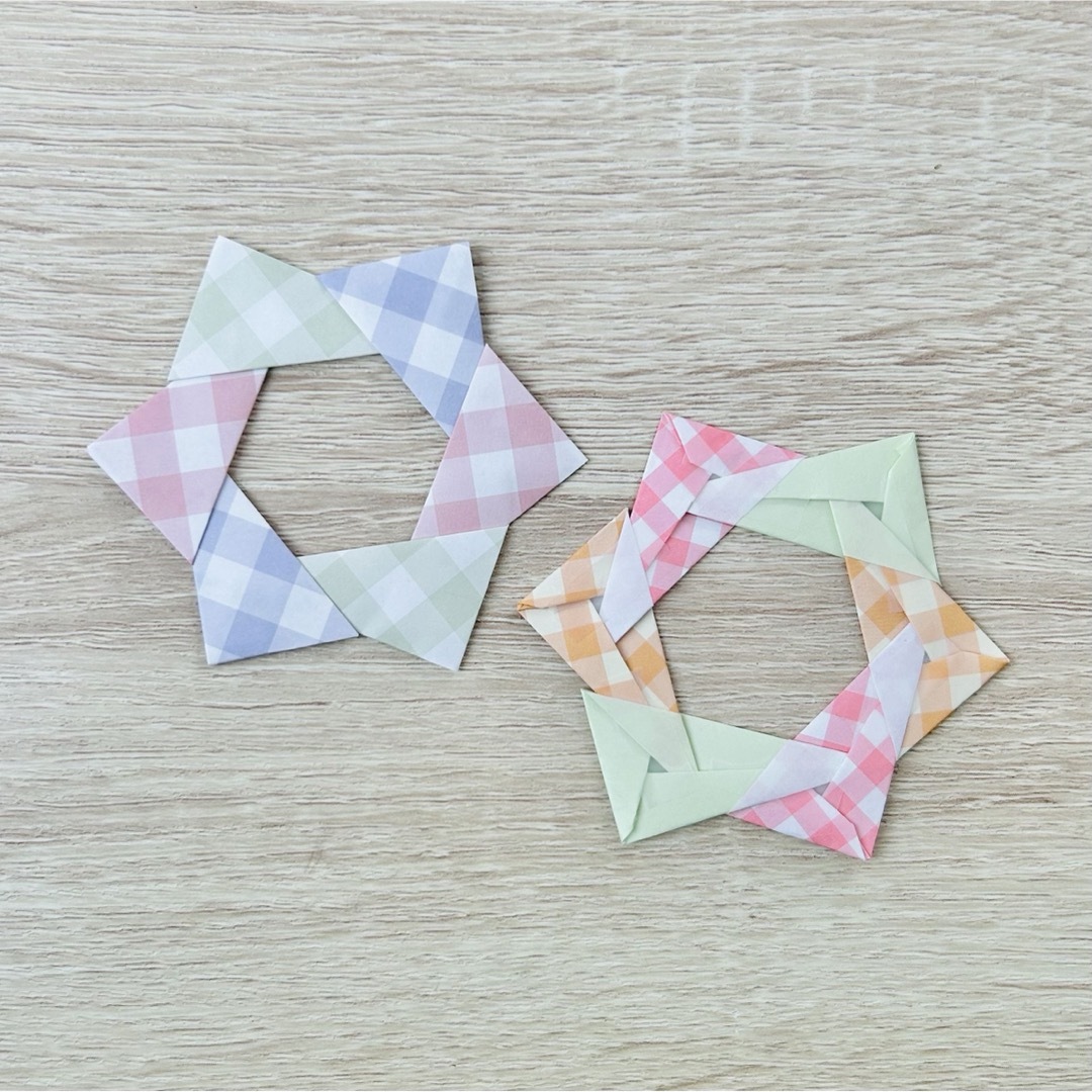 折り紙　ミニリース　12個　チェック ハンドメイドの素材/材料(各種パーツ)の商品写真