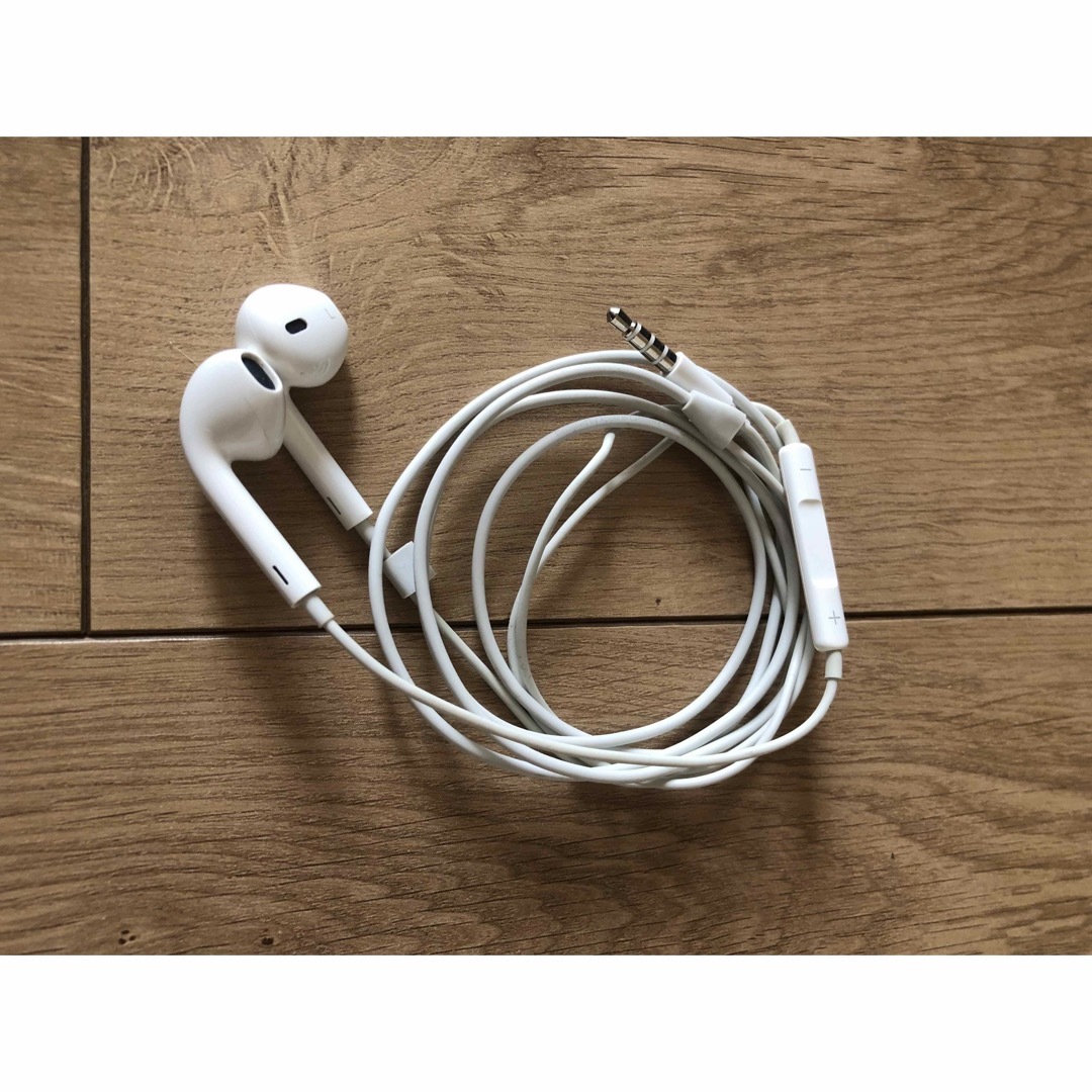 Apple(アップル)のiPhone 純正イヤホン　イヤホンジャック スマホ/家電/カメラのオーディオ機器(ヘッドフォン/イヤフォン)の商品写真