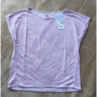 ユニクロ(UNIQLO)のUNIQLO シャツ(Tシャツ(半袖/袖なし))