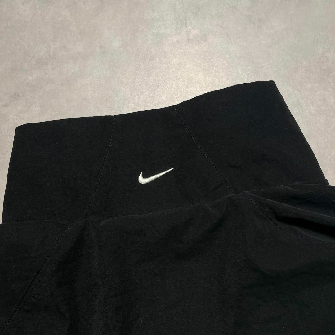 NIKE(ナイキ)の【Nike】00s ナイキ　ブラックナイロンジャケット　ラインデザイン メンズのジャケット/アウター(ナイロンジャケット)の商品写真