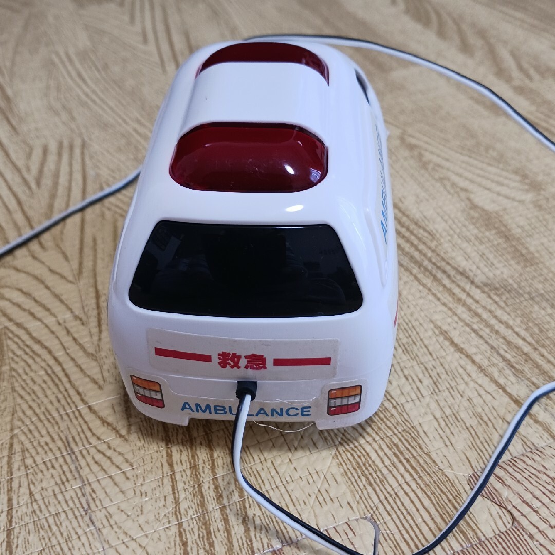 救急車のおもちゃ　ジャンク品 キッズ/ベビー/マタニティのおもちゃ(電車のおもちゃ/車)の商品写真