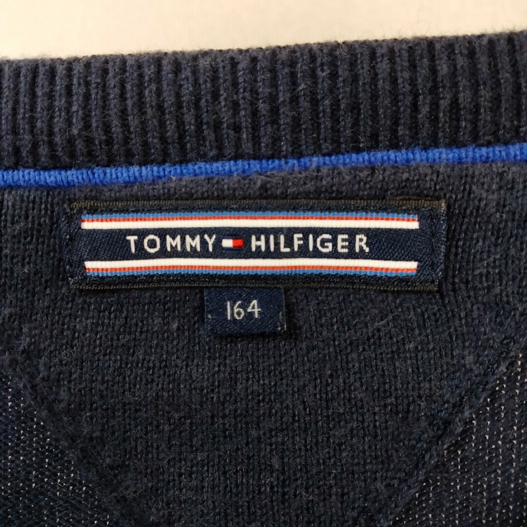 TOMMY HILFIGER(トミーヒルフィガー)のトミーヒルフィガー　ワンポイントロゴ　Vネック　長袖　ニット　古着　TOMMY レディースのトップス(ニット/セーター)の商品写真