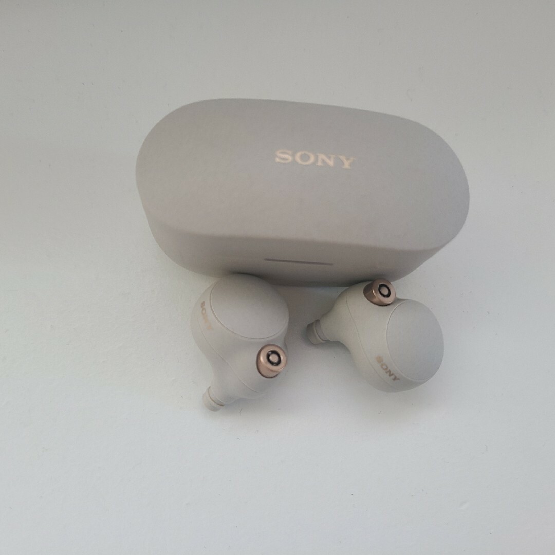 SONY(ソニー)のワイヤレスイヤホン WF-1000XM4 スマホ/家電/カメラのオーディオ機器(ヘッドフォン/イヤフォン)の商品写真