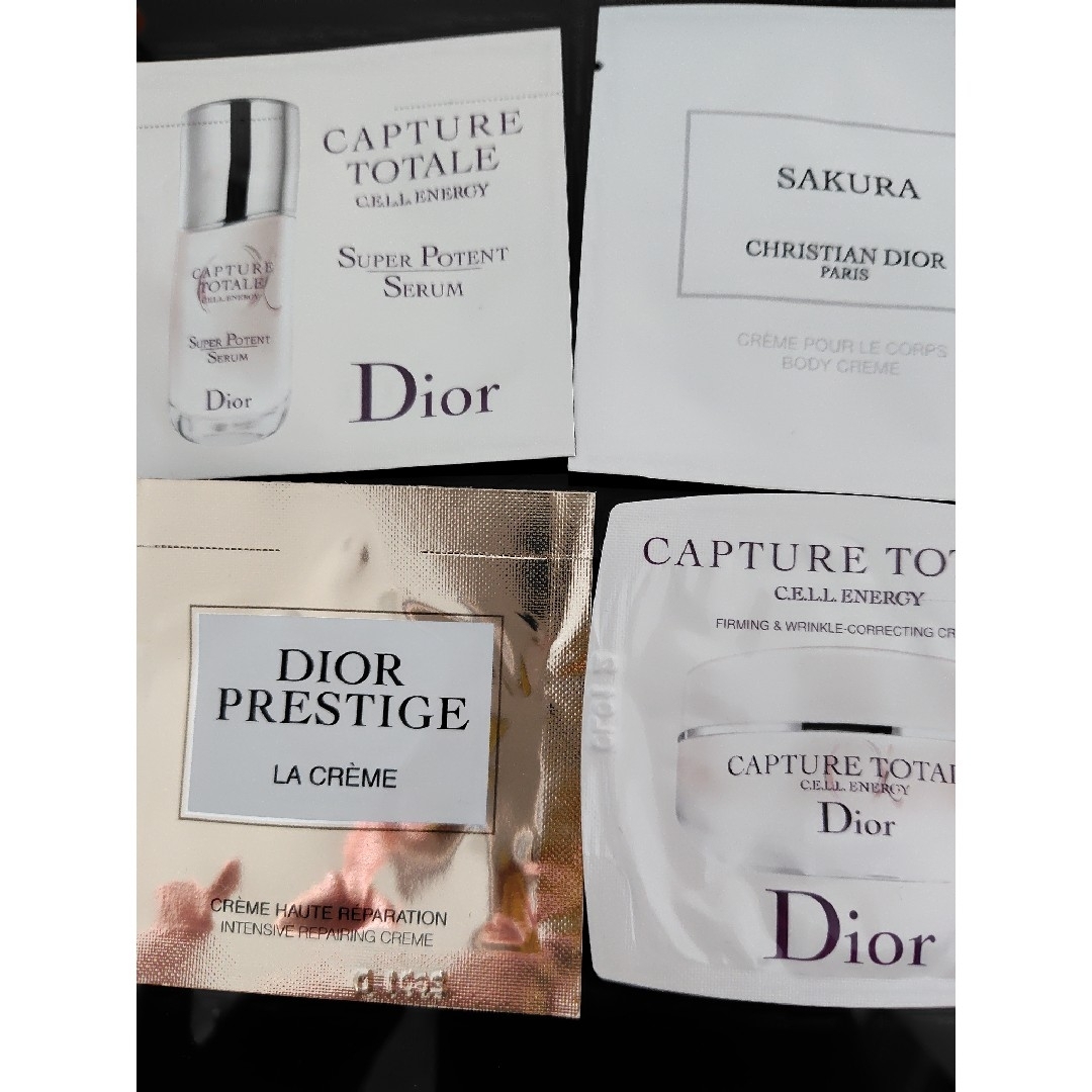 Dior(ディオール)のDior ノベルティピンバッジ たっぷりおまけサンプル付き コスメ/美容のキット/セット(サンプル/トライアルキット)の商品写真