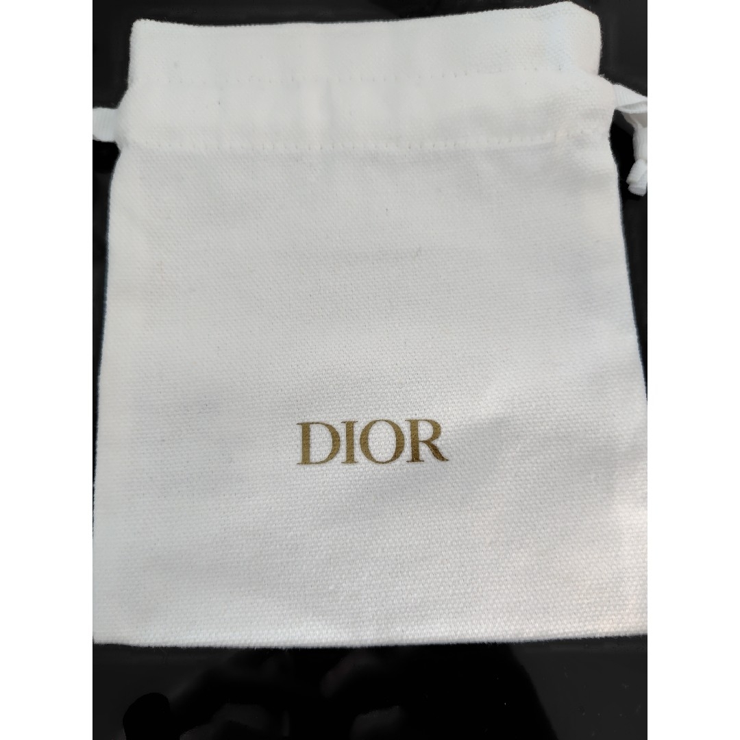 Dior(ディオール)のDior ノベルティピンバッジ たっぷりおまけサンプル付き コスメ/美容のキット/セット(サンプル/トライアルキット)の商品写真