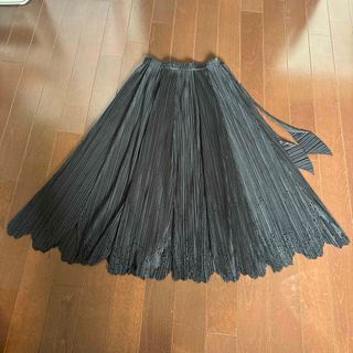 プリーツプリーズイッセイミヤケ(PLEATS PLEASE ISSEY MIYAKE)のプリーツプリーズブラックフレアースカート(ロングスカート)