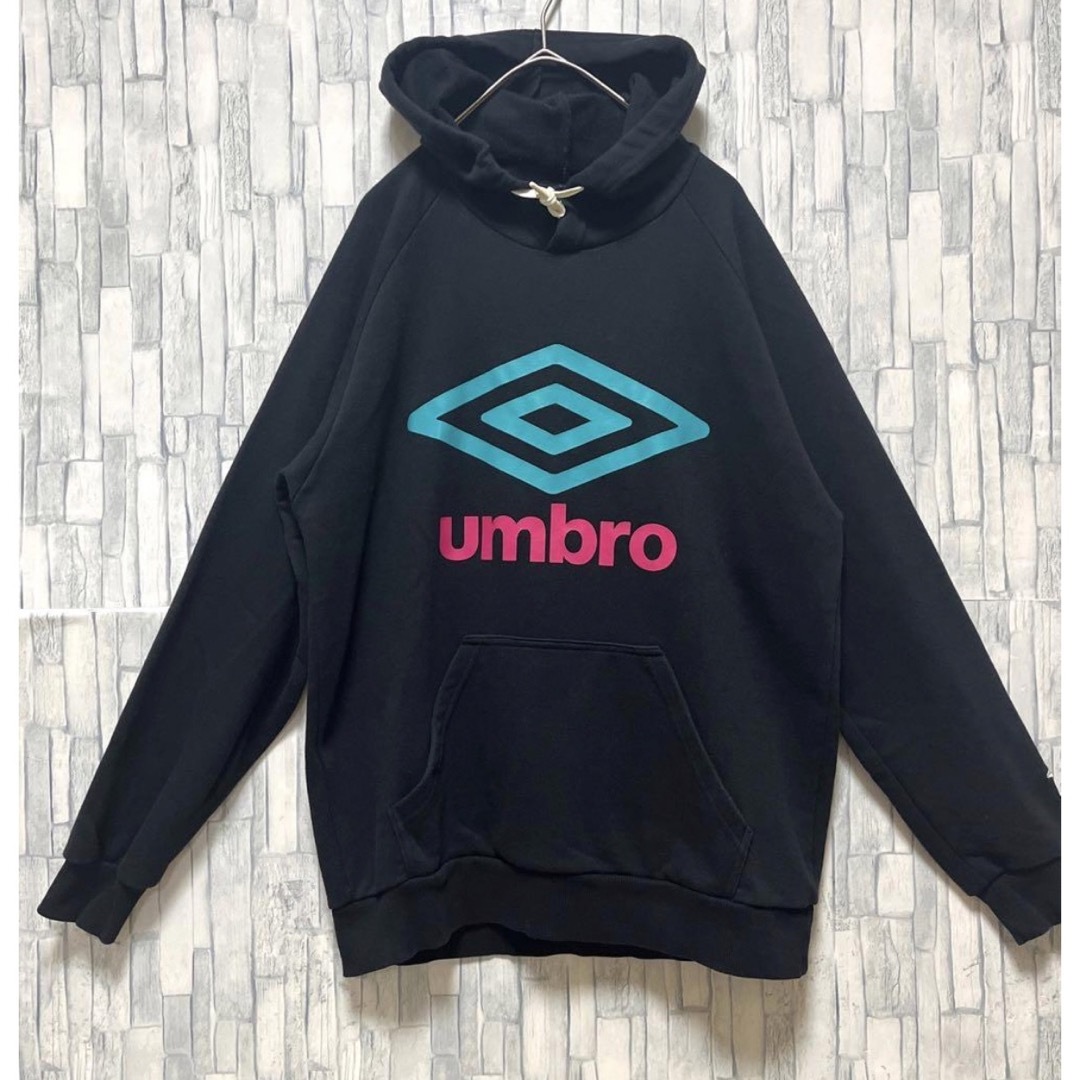 UMBRO(アンブロ)のアンブロ 長袖 パーカー スウェット プルオーバー ビッグロゴ ブラック M メンズのトップス(パーカー)の商品写真