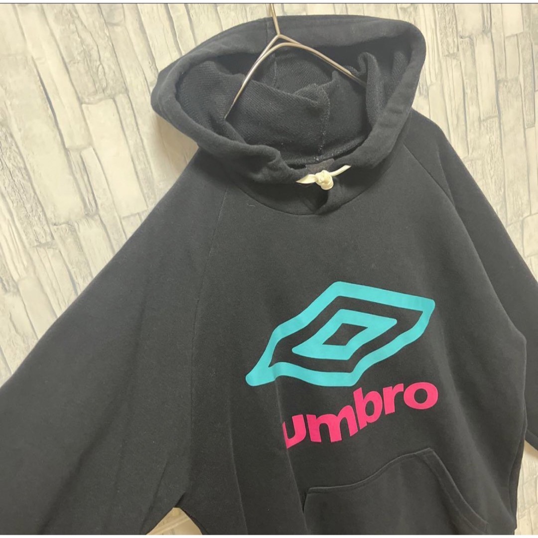 UMBRO(アンブロ)のアンブロ 長袖 パーカー スウェット プルオーバー ビッグロゴ ブラック M メンズのトップス(パーカー)の商品写真