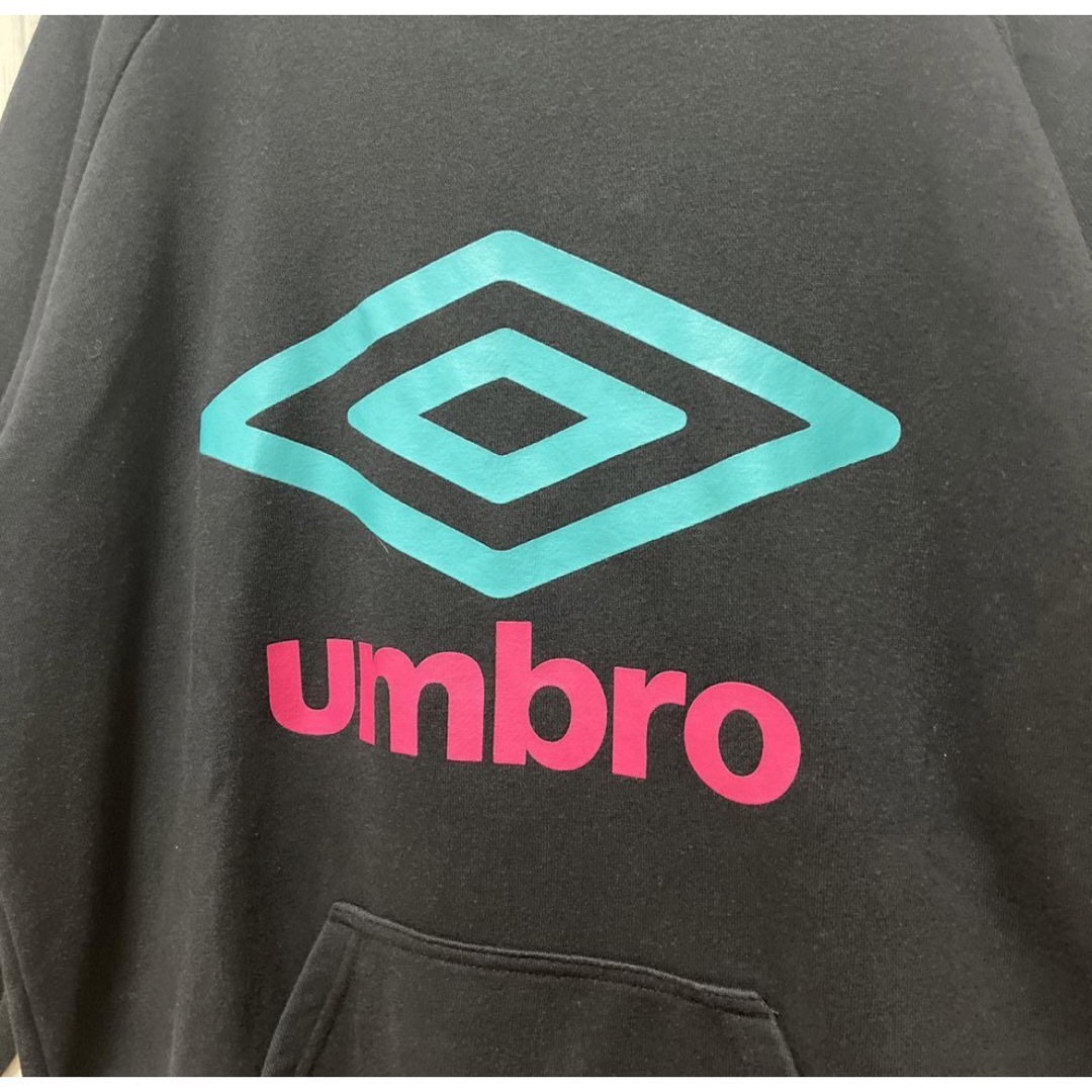 UMBRO(アンブロ)のアンブロ 長袖 パーカー スウェット プルオーバー ビッグロゴ ブラック M メンズのトップス(パーカー)の商品写真