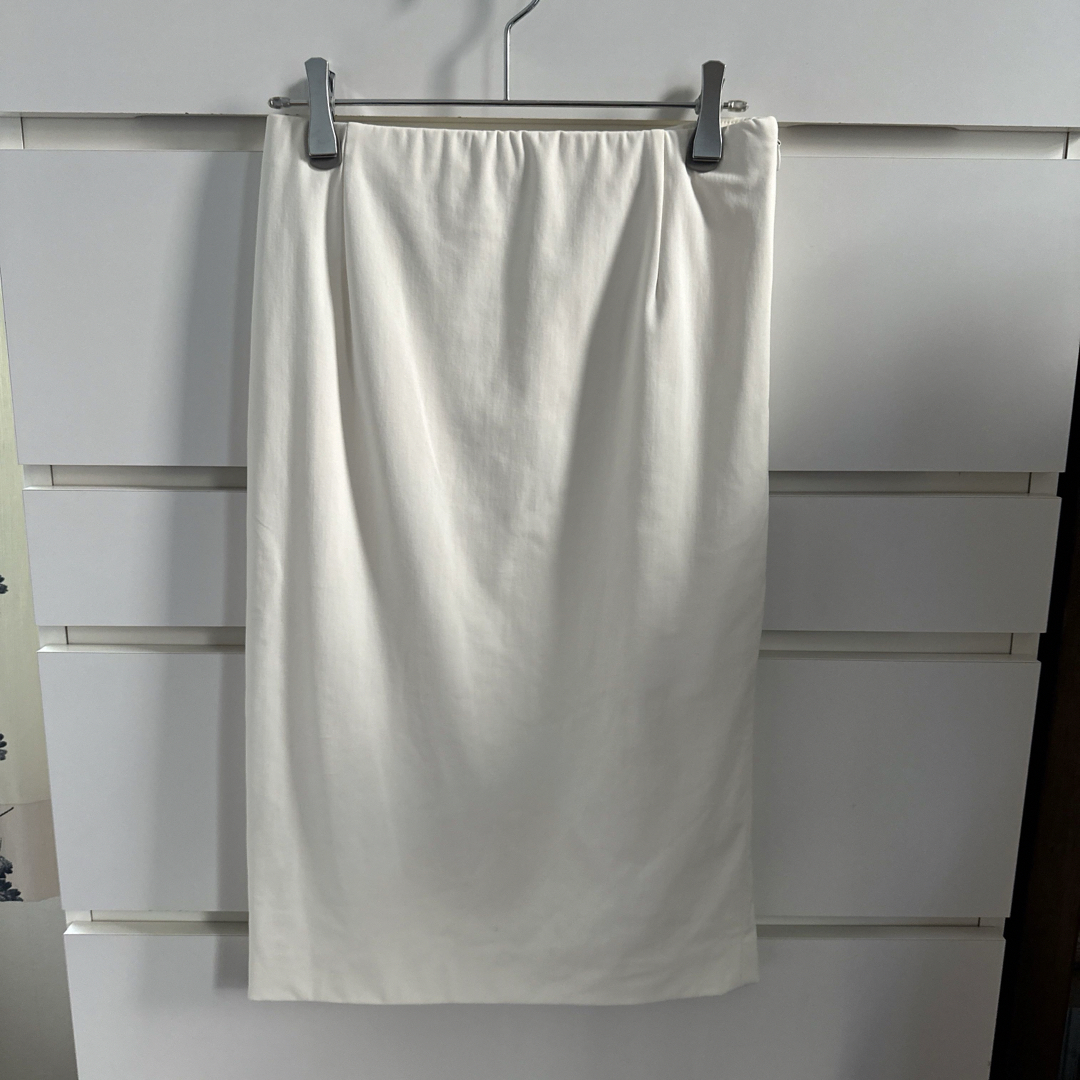MOGA(モガ)のモガ　MOGA ウォッシャブル　タイトスカート　白 レディースのスカート(ひざ丈スカート)の商品写真